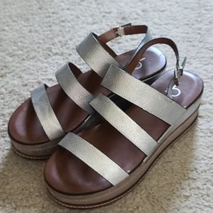 Silver Platforms Bakers
